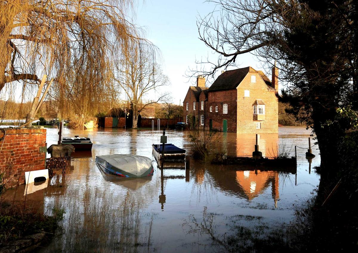 Flooding in Cropthorne.