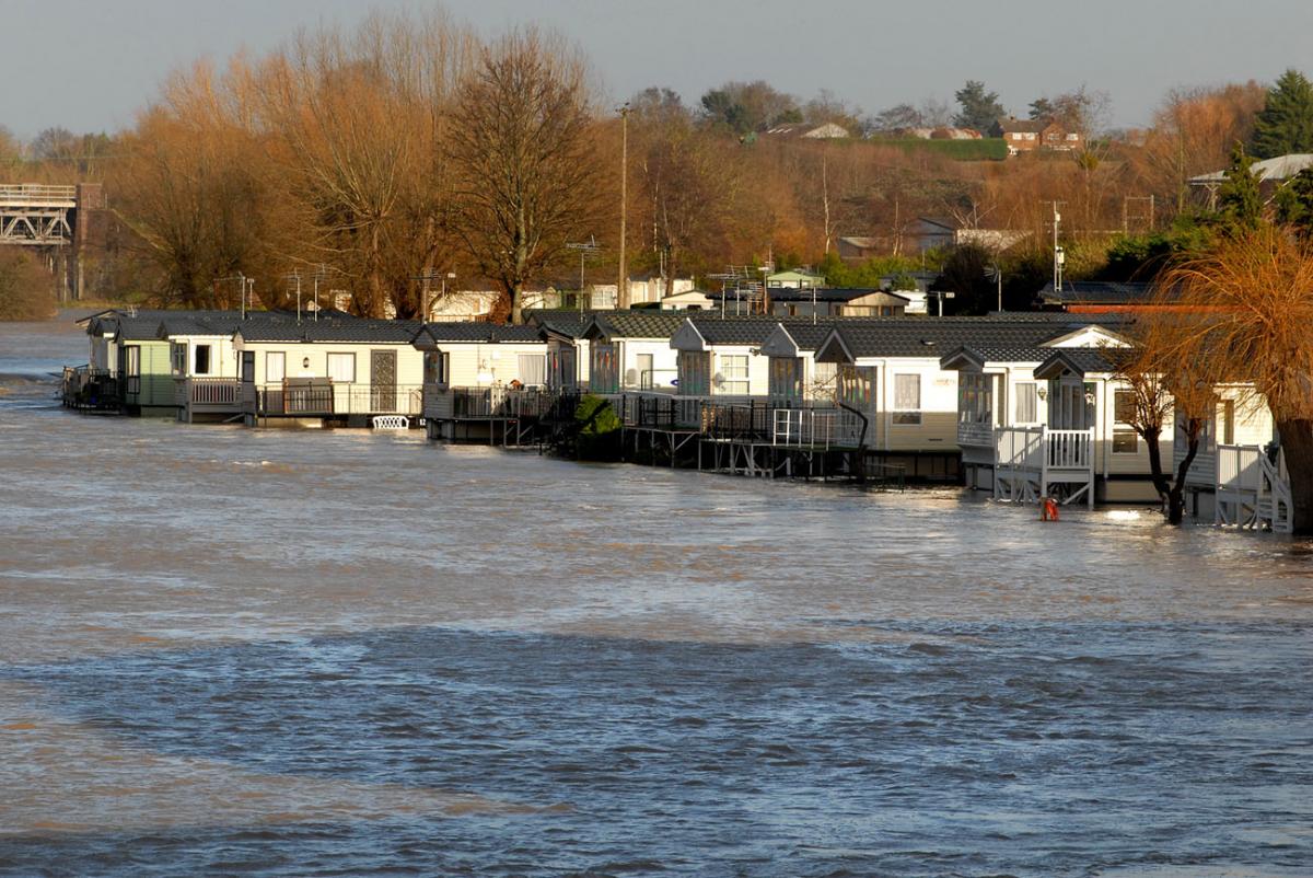 Holiday chalets in Evesham have a flood-side view