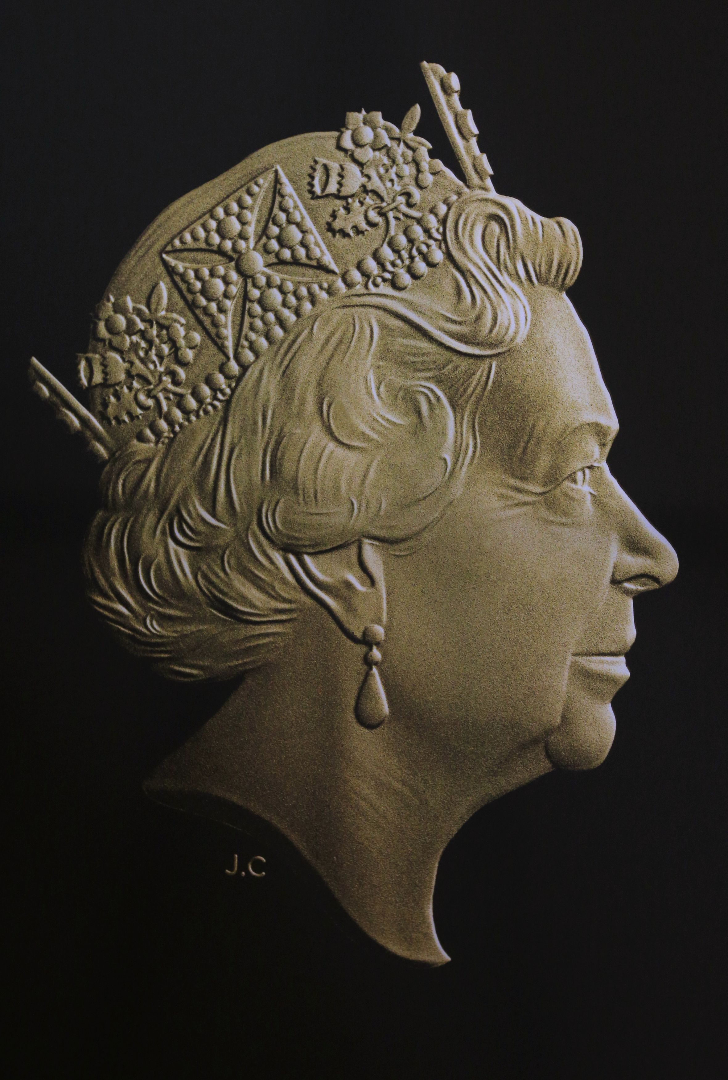 Royal Mint Engraver Jody Clark&#39;s new coinage portrait of Queen Elizabeth II at the National Portrait Gallery, London. PRESS ASSOCIATION Photo. - 3573825