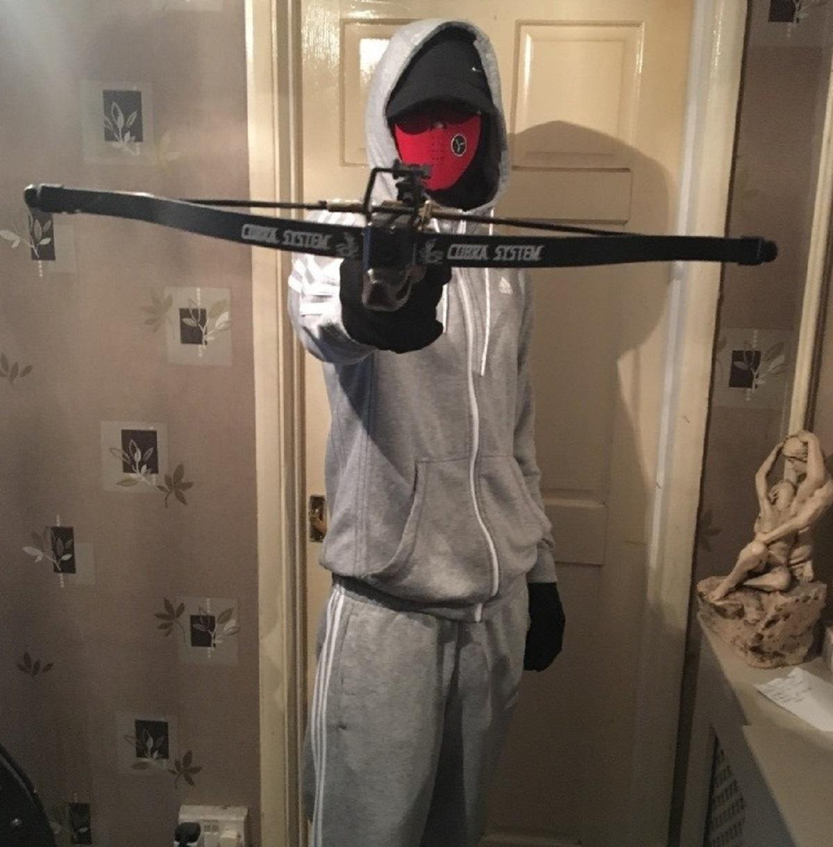 Photos show Worcester drug dealers posing with weapons and cash | Worcester  News
