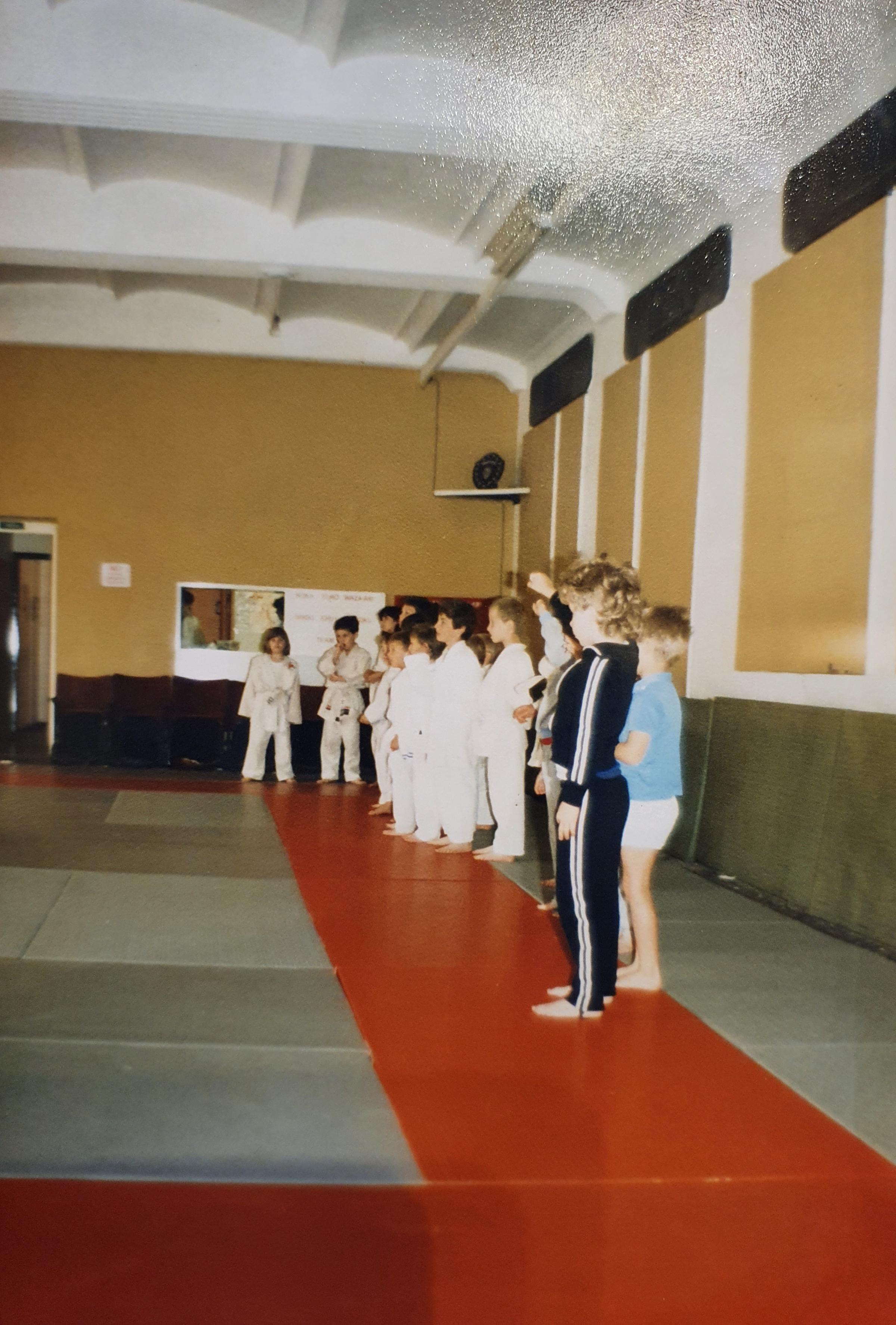 Worcester ’83 Judo Club in 1985, based in the former Gaumont Theatre. The small girl standing at the far end facing the camera, is the author of this article!