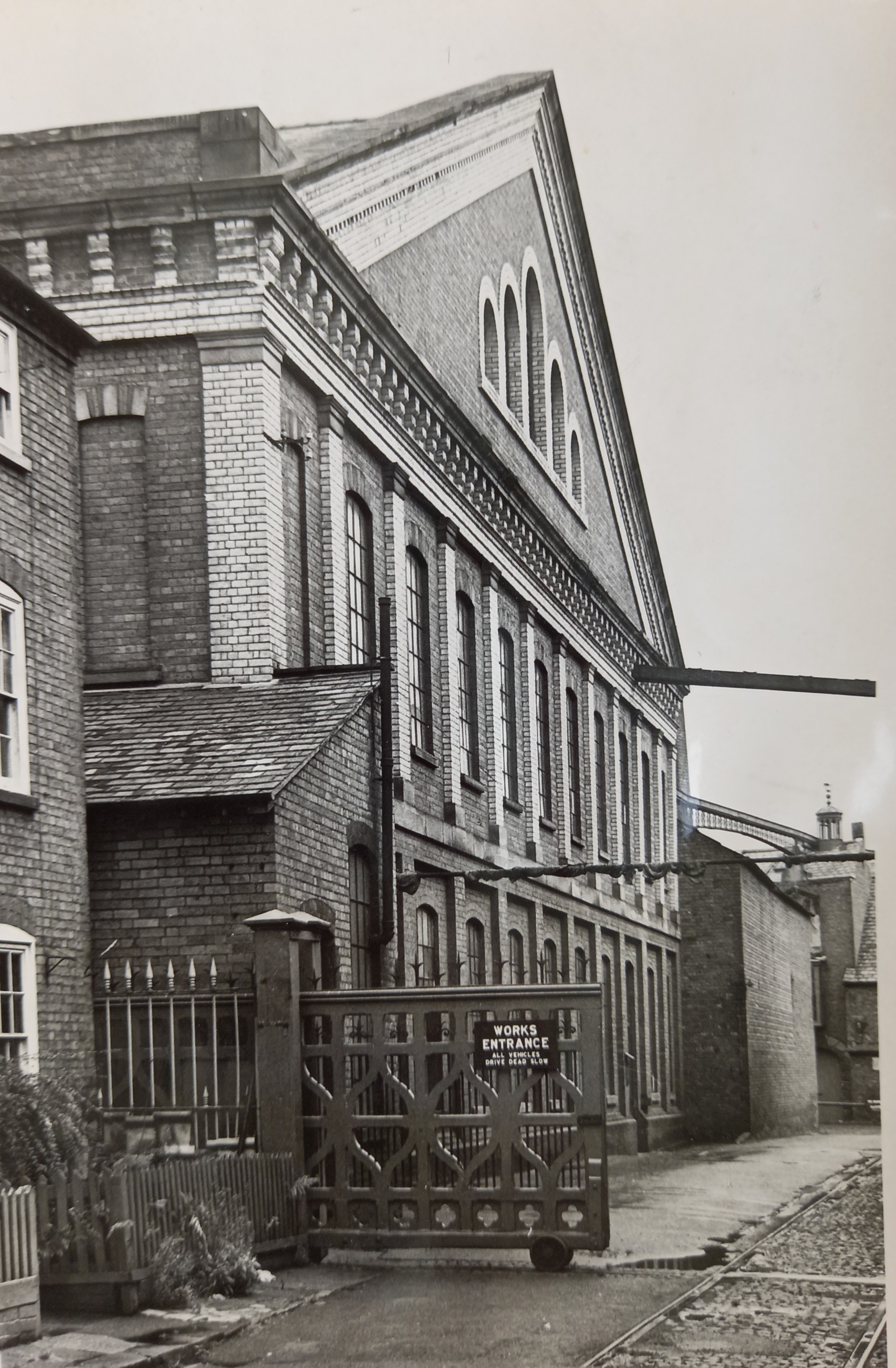 The works entrance with the Vinegar Express railway line clearly evident. The Hill Evans factory site is now the St Martin’s Quarter development