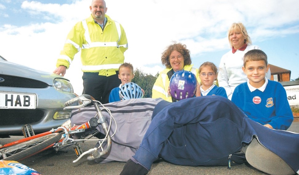 Andrew Long, Susanne Dyke and Christine Powell, of Worcestershire County Council road safety team, are pictured with Warndon Primary School pupils Christopher Anthony-Gaine, Charlotte Henwood and James Williams in September 2007 