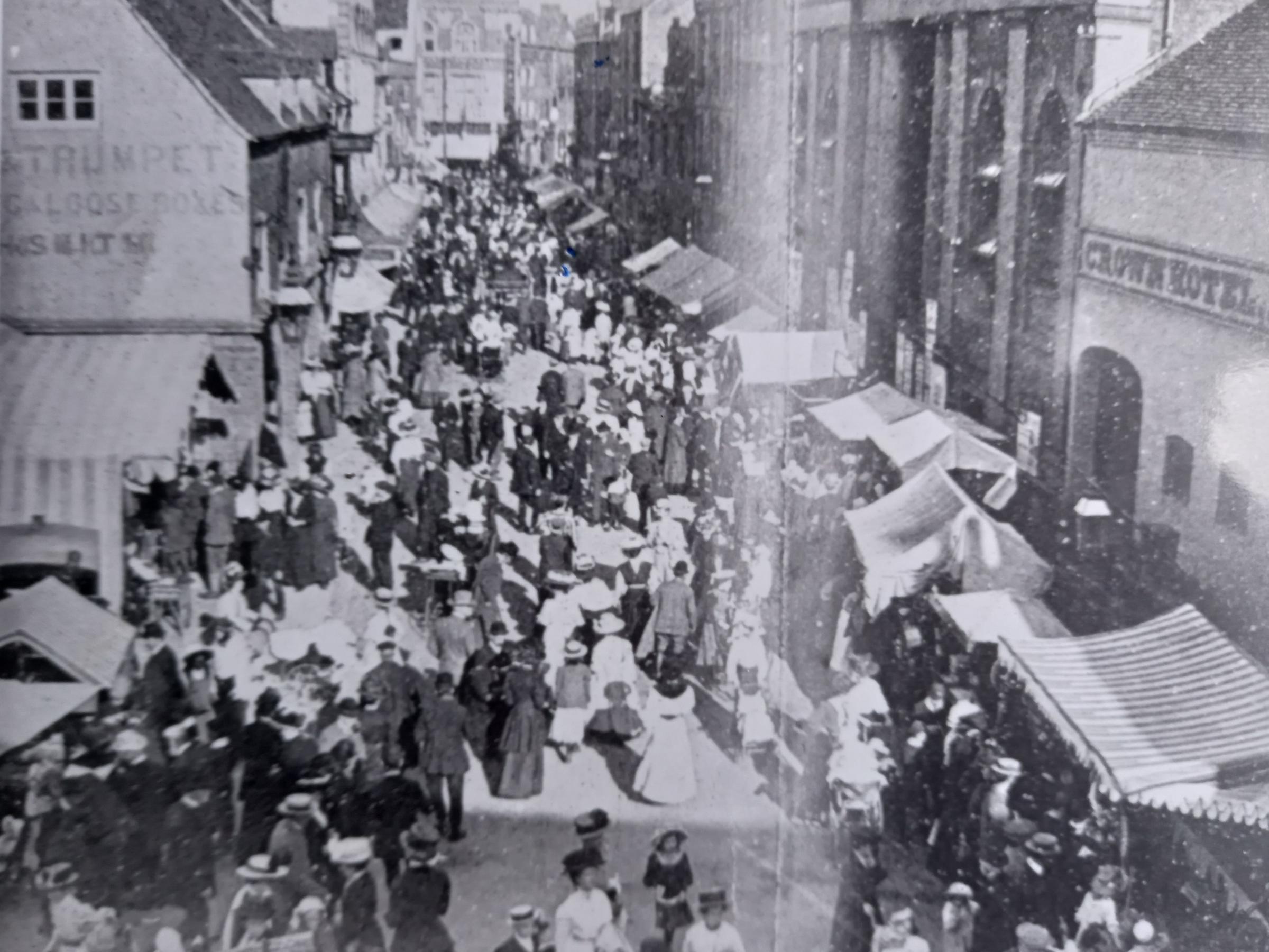A Berrow’s Journal photo from September 1909 showing a packed Angel Street for the fair. The view is looking towards The Foregate with the Horn and Trumpet pub on the left