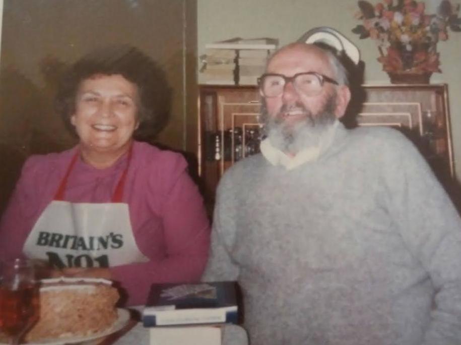Lindas mum Elizabeth Matilda (Betty), who died in 2016, and dad Ronald Edward, who died in 1996