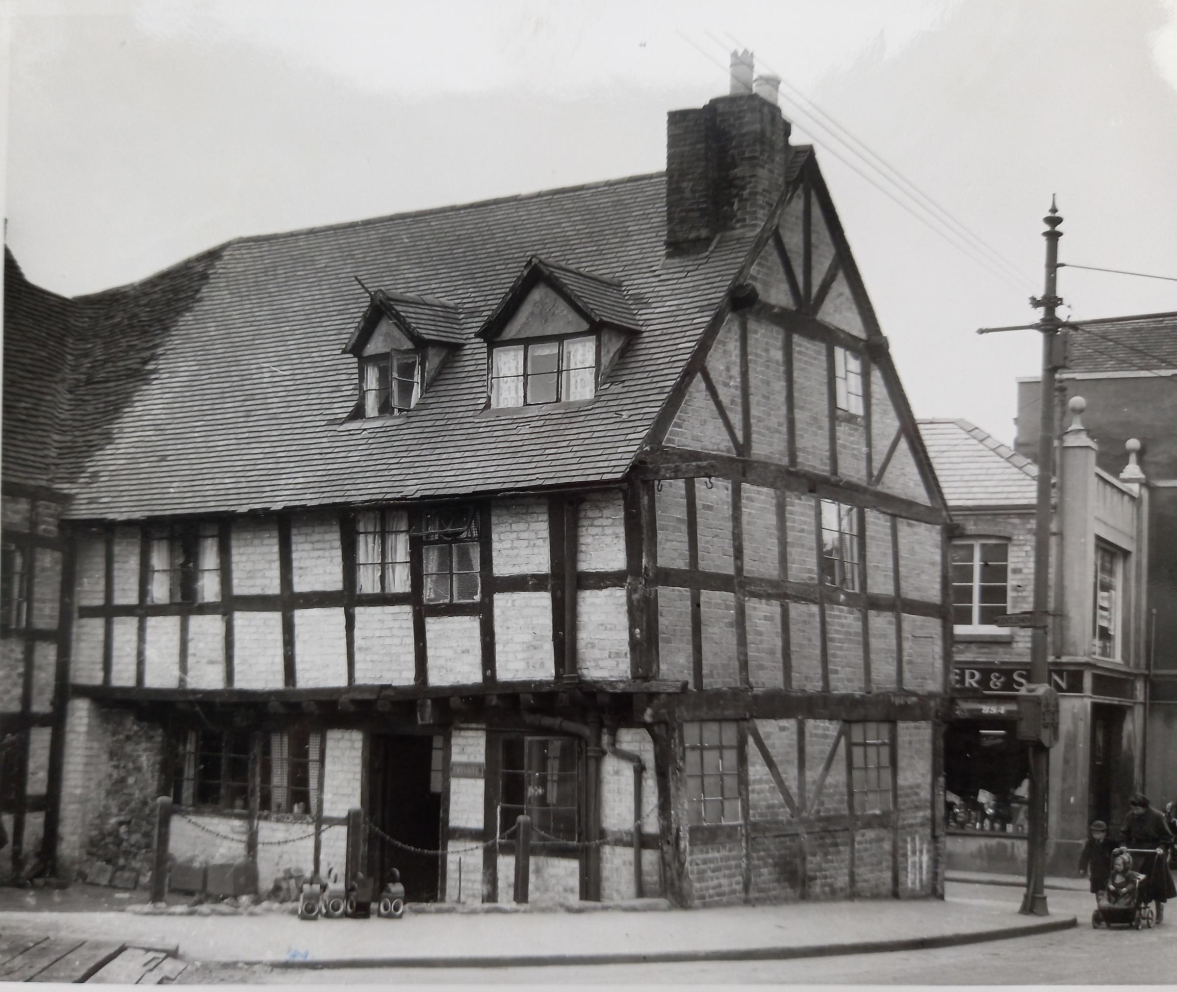 This wonderful old property stood where St Peter’s  Street met Sidbury with Bladders on the corner. It was demolished in the 1950s