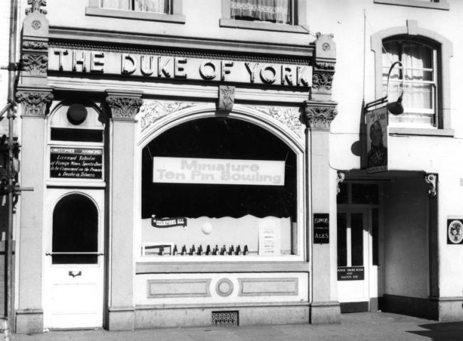The Duke of York pub in Angel Place, Worcester, the scene of dirty dealings before the 1906 election. After an eventful 165 years, as for much of its time it backed onto the Dolday slum area, it finally closed in 1965