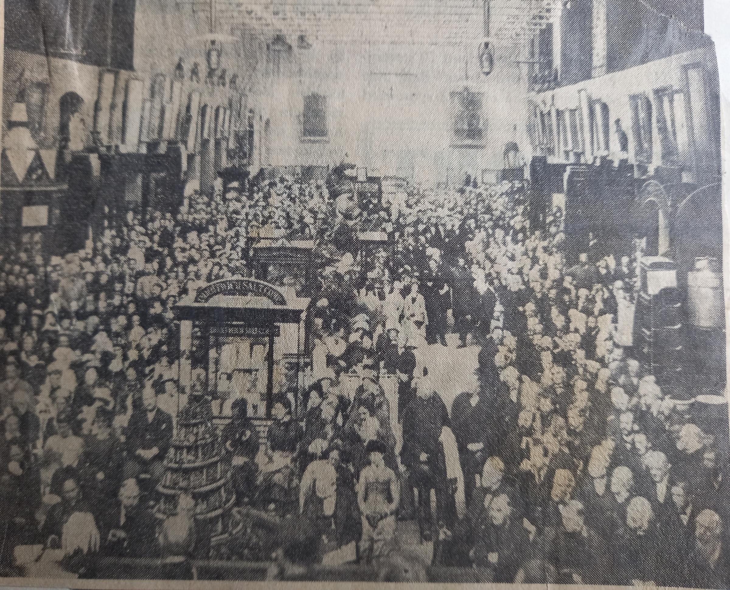 The audience at the closing ceremony of the exhibition on October 18, 1882. Showcases of Royal Worcester porcelain can be seen alongside the wall