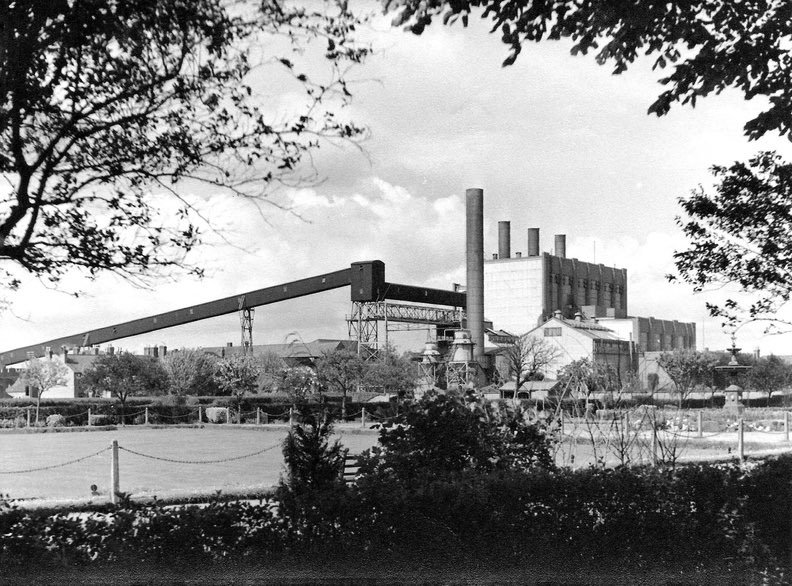 Worcester Power Station in Hylton Road. Photo taken across Cripplegate Park in the 1950s