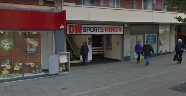 Worcester News: LOCATION: The former DW Sports store in Worcester High Street. Picture Credit: Google Street View.
