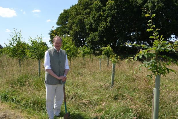 Worcester News: Lord lieutenant of Worcestershire, Lt Col Patrick Holcroft, plants a tree for the jubilee