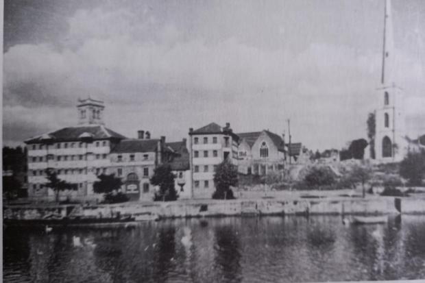 A 1930 image of South Quay dominated by St Andrew’s spire. To the left of  the photo is the tower of All Saint’s church and in the centre is Hounds Lane school, which was swept away during slum clearance.