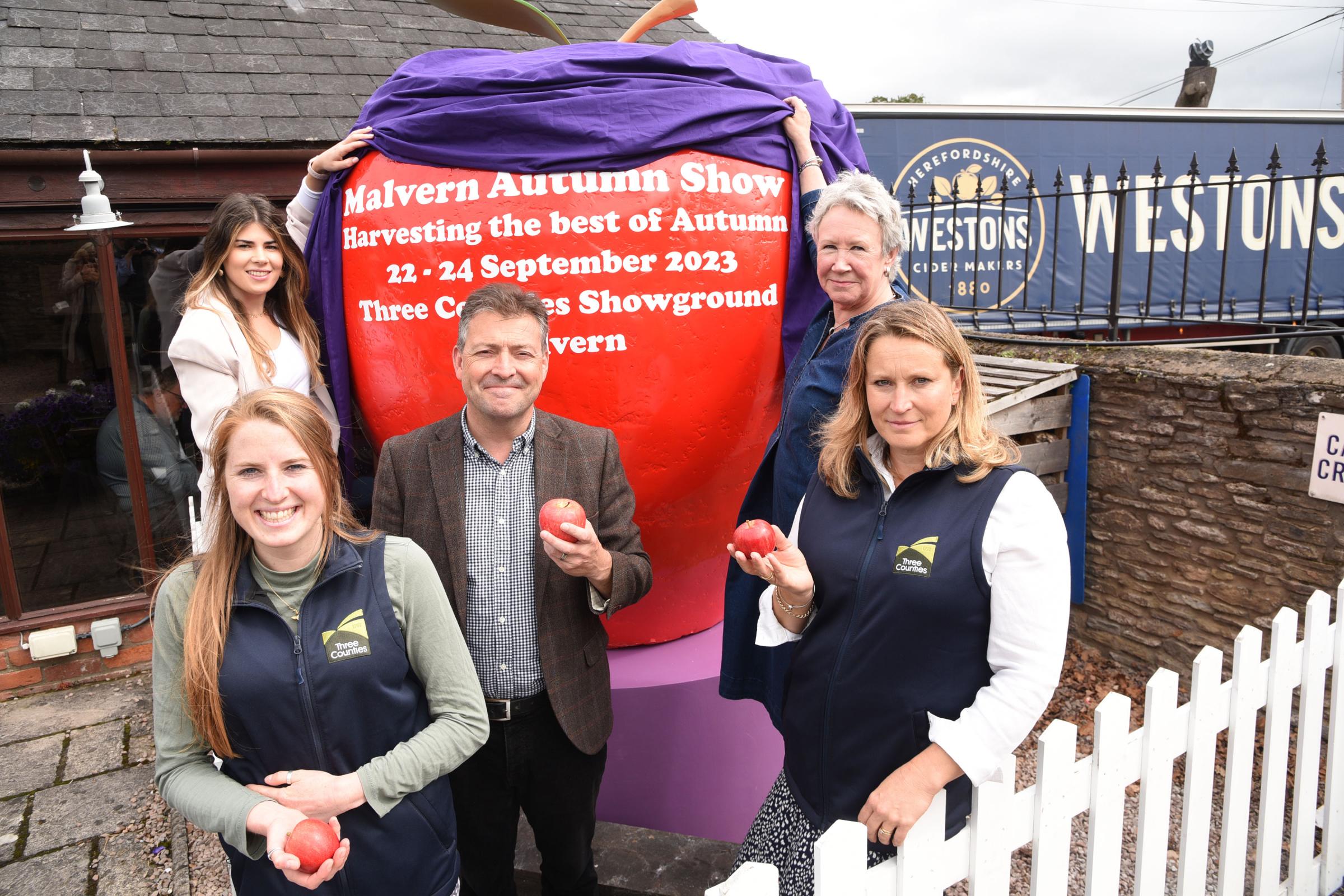Giant apple unveiled at Westons Cider ahead of Malvern Autumn Show - Vimarsana News