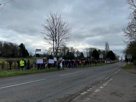 Kempsey 140-homes plans sparks roadside protest by residents | Worcester News 