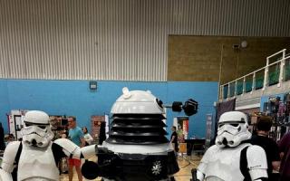 FUN: Stormtroopers from Star Wars meet a Dalek from Doctor Who at a Comic Con